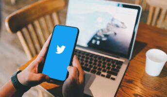 Twitter logo in iPhone